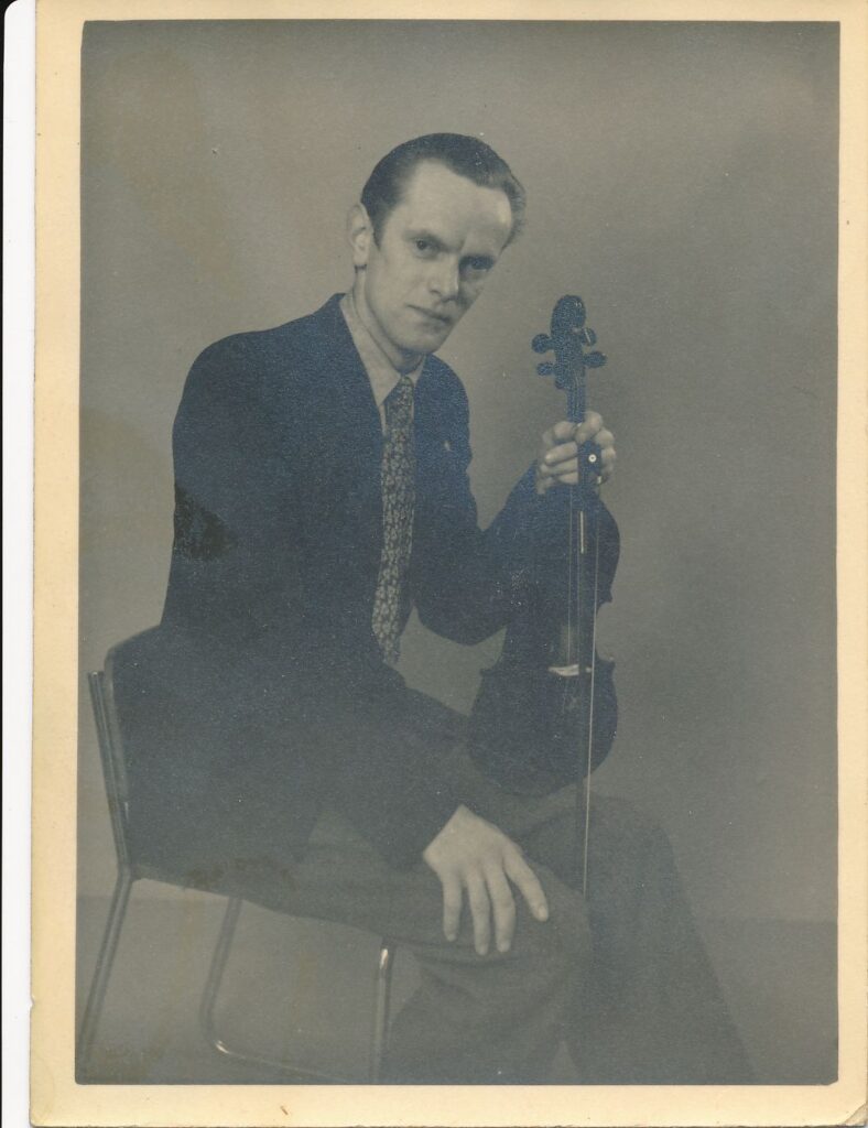 Aksel Winther med violin